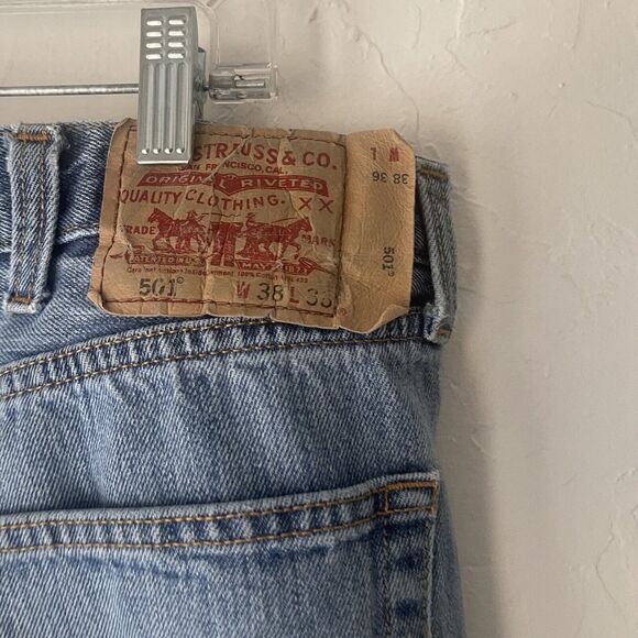 Levi's 501 Mens Size 38 X 36 Light Wash Button Fly 100 Cotton Straight Leg Jeans - Picture 7 of 10